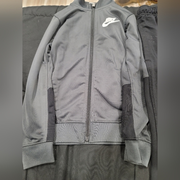 Nike Black & Grey Track Suit Set - Picture 1 of 6